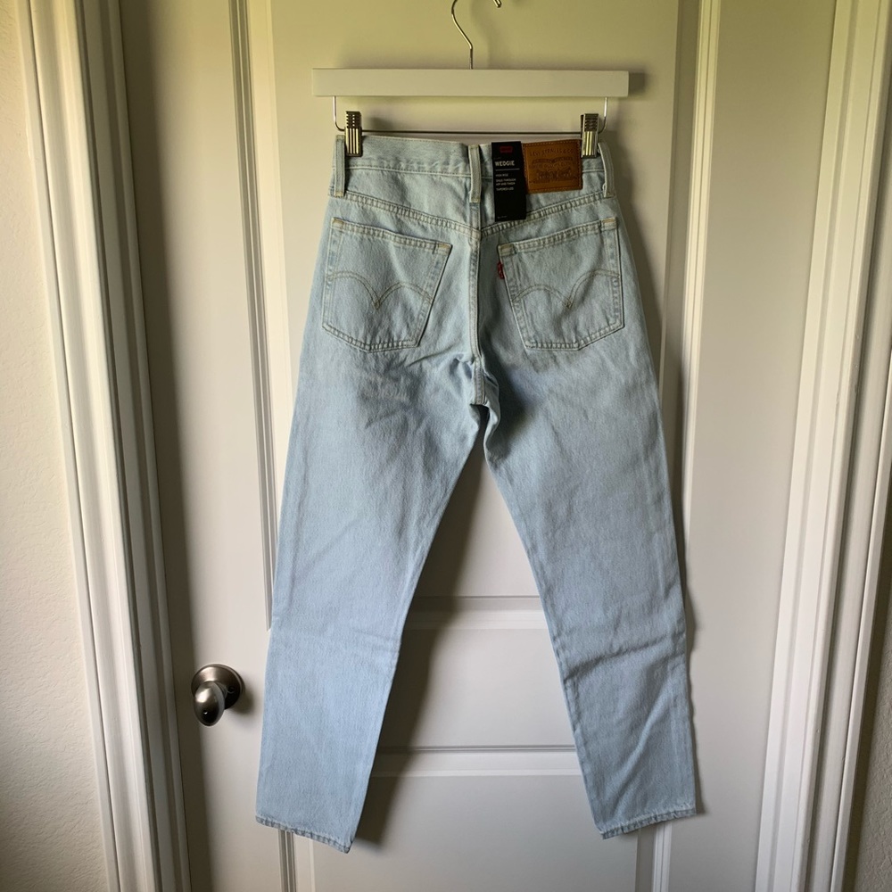 Levi’s wedgie fit jean in signal lost - light wash - Picture 10 of 12